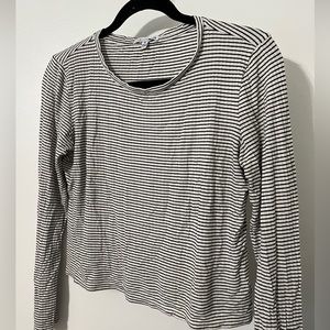 Semi-cropped long sleeve shirt